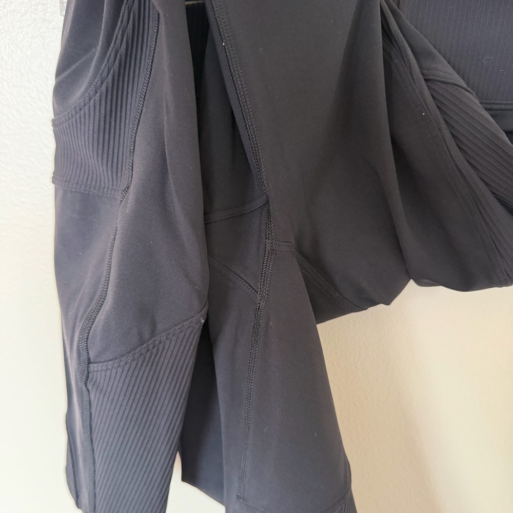 LULULEMON Ribbed High Rise Legging with Ribbed Panel in Black - Picture 4 of 5